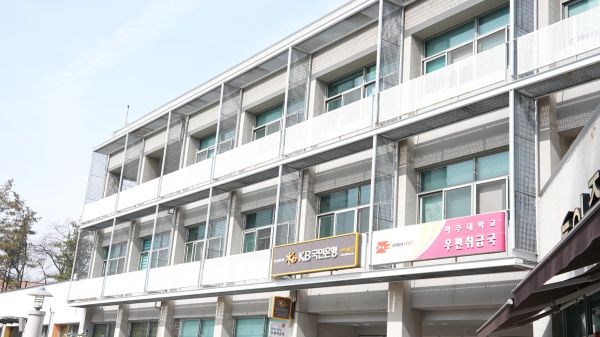 亚洲大学楼.JPG